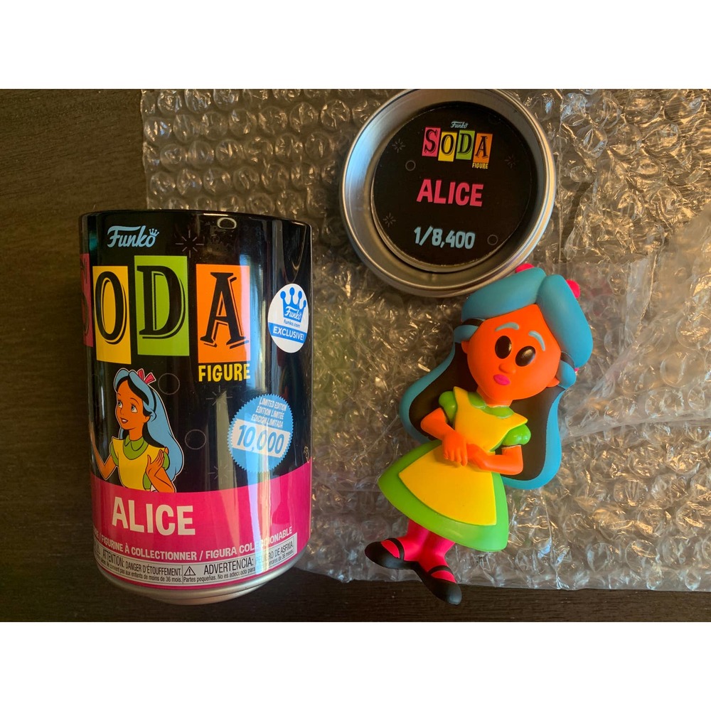 Funko Soda : LE 8,400 BLACKLIGHT Alice Disney AIWL Black Light Non Chase